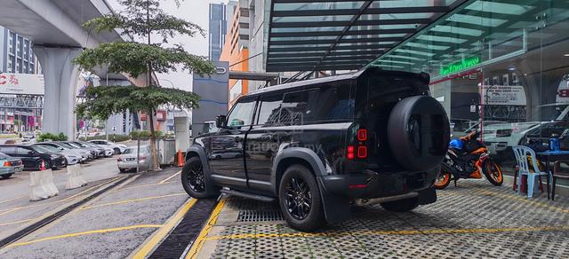 2021 SIDESTEP Land Rover DEFENDER 110 2.0 P300 - 2