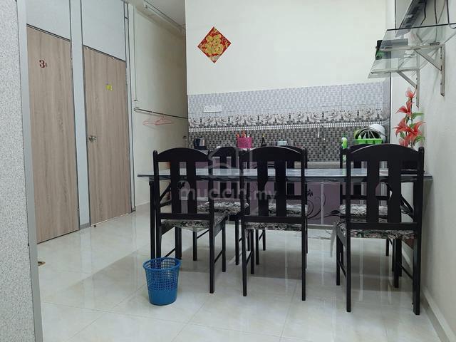 Rumah Teres Dua Tingkat 1