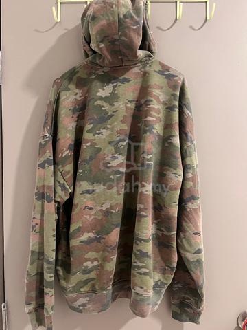Levi’s Sweater Camouflage - photo 2 of 3