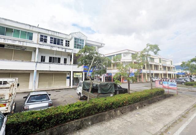 Kingfisher Park Shop | Ground Floor | Corner Unit | Facing Road | Sale 1