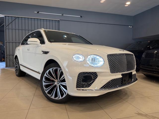 2022 Bentley BENTAYGA 4.0 V8 Mulinner spec Red int - 1