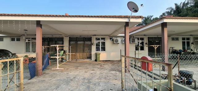 Gambang Damai Partially Furnished Terraced House For Rent 1