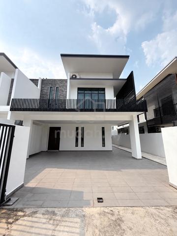 Adda Heights Grey Stone Double Storey Cluster House,Taman Daya 1