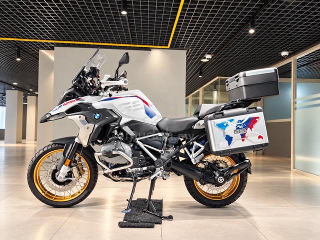 2023 BMW R1250GS - BMW motorrad warranty UTL JUN29 - photo 2 of 10