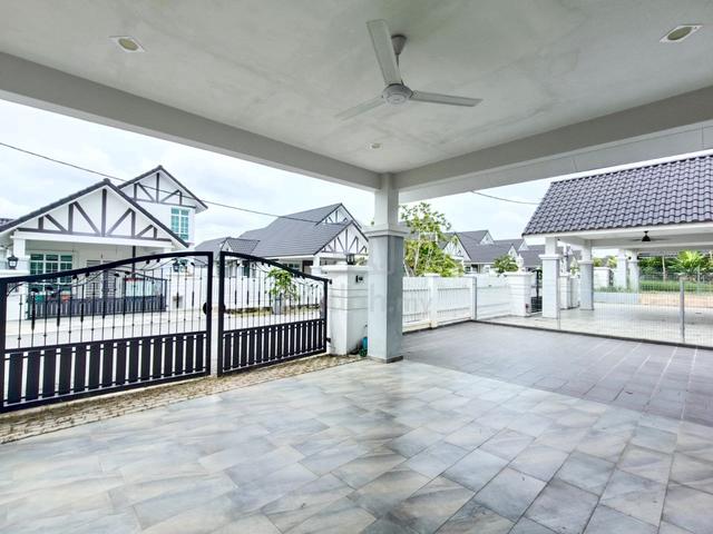 [RENOVATED - NON BUMI] 1.5 Storey Bungalow, Tmn Anjung Gapam, Bemban 5