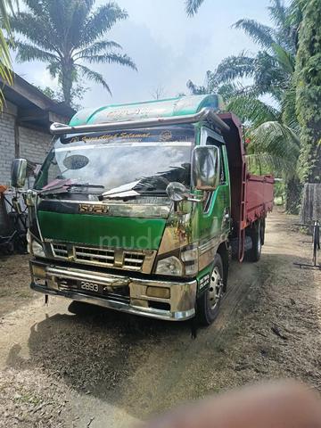 isuzu tipper 3 tan - photo 2 of 6