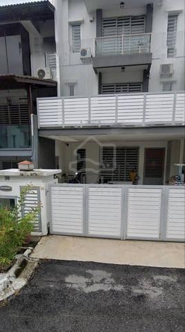 3 storey teres house 1st floor 1