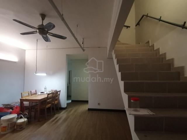 Puchong Utama PU12 Freehold Renovated Partly Furnished 2 Storey House 1