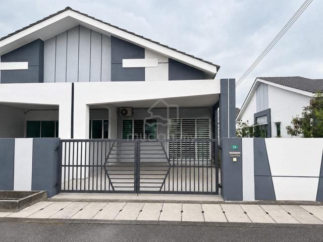 Single Storey Terrace End Lot | 4 Bedrooms | Land Side Besar 1