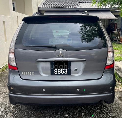 2010 Mitsubishi GRANDIS 2.4 FACELIFT (A) - 2
