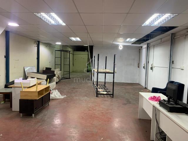 Taman Mount Austin Single Storey Factory with mezzanine Floor For Rent 1