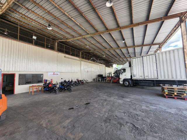 [RENT] LAND AREA 2.4 ACRES Warehouse cum Store Yard Subang Jaya 1