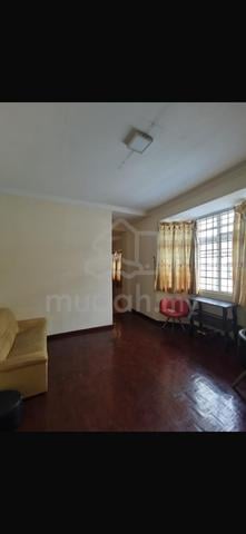 JB town(Tmn suria)2.5storey semi D house for sale 1