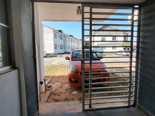 PARTLY FURNISHED 
Townhouse Ground Floor 
Kota Puteri Rawang 1