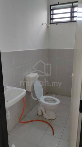Rumah Sewa Semi-D Setingkat Perumahan Makmur Gambang Jaya 5
