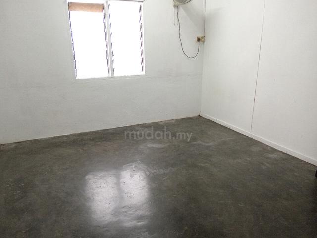 Batu Caves Bungalow room for rent 1