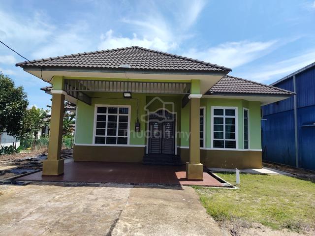 Banglo Di Bandar Tanah Merah 1