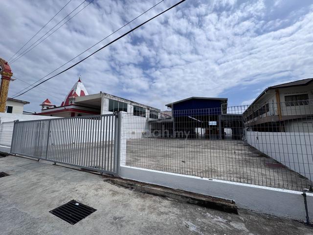 Main Road! Ujong Pasir Commercial Building For Rent 1
