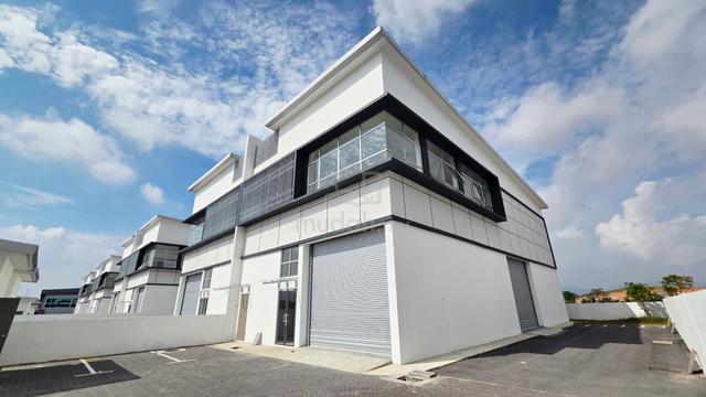 Enstek Industrial Park Good location 1.5 storey Semi-D for rent 1