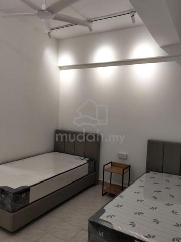 Api Api Centre Master Room for Rent 1