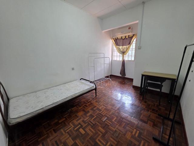 Middle Room Rent in Sepah Puteri, Kota Damansara 7Mins to The Strand 1