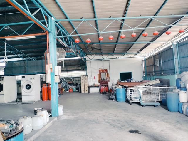 Single storey factory at malim jaya for rent 1