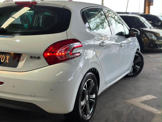 2014 Peugeot 208 1.6 VTi ALLURE (A) - 4