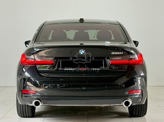 ONLY 6K KM LIKE NEW 2025 Bmw 320I M SPORT 2.0 LCI2 - 3