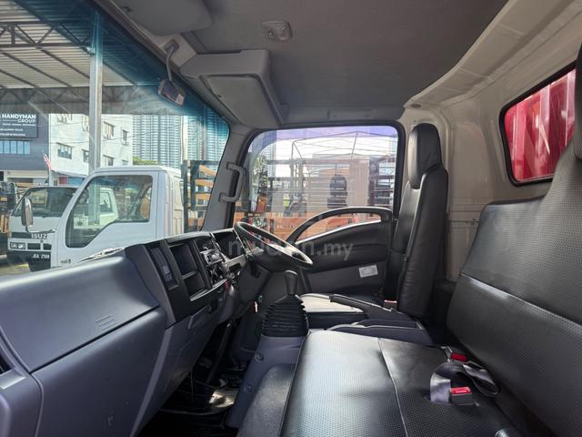 Isuzu NPR81UKH 3 Ton 17 Kaki Corrugated Box 7500KG - photo 4 of 6