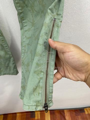 Gap 1969 Sage Green Camo Ultra Skinny Zip Pants - photo 3 of 6