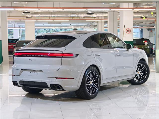 2024 Porsche CAYENNE NFL / 8K MILEAGE GRADE 5A - 2