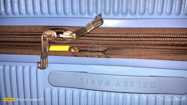 New large size Delsey luggage  - photo 2 of 6