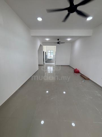 Dato Onn / Double Storey / Brand New / Partially Furnished / 3bedroom 1
