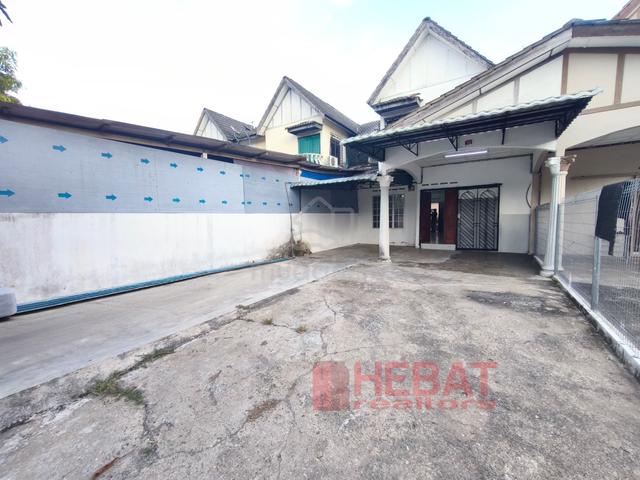 RUMAH LUAS & CANTIK , 4 Bilik , Extra Tanah Belakang , Jual bawah MV 1