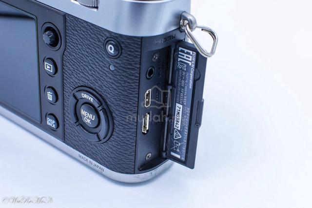 FUJIFILM X100F Digital Camera, Silver Argent - photo 4 of 6