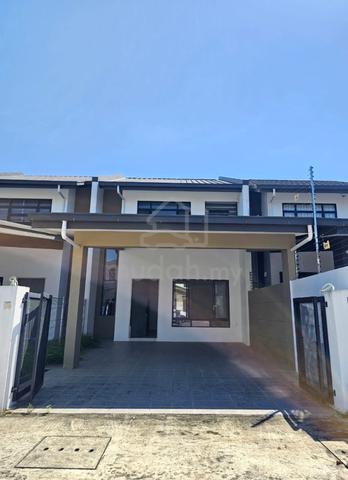 Gated and Guarded Terrace Intermediate for Sale at Boxhill 1