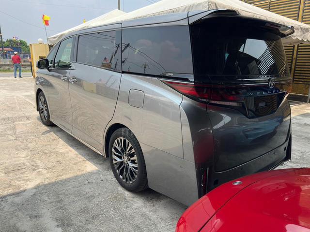 2025 Vellfire 2.4 Z PREMIER METALLIC GREY SIDESTEP - 4