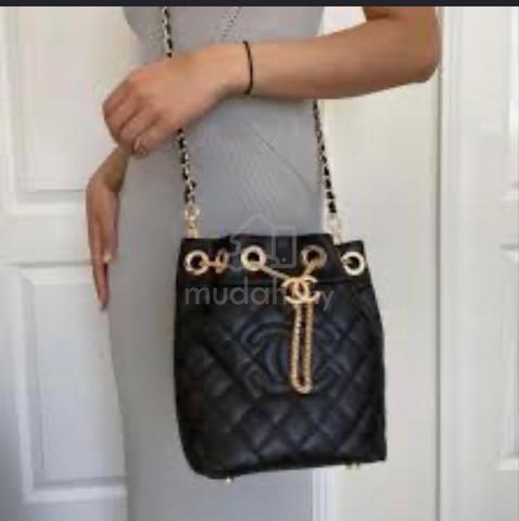 Chanel bucket bag 2021 - photo 4 of 4