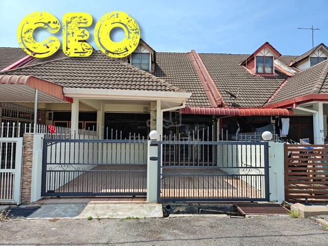 Facing Padang 1.5 Storey Terrace @Taman Inderawasih for Sale. 1
