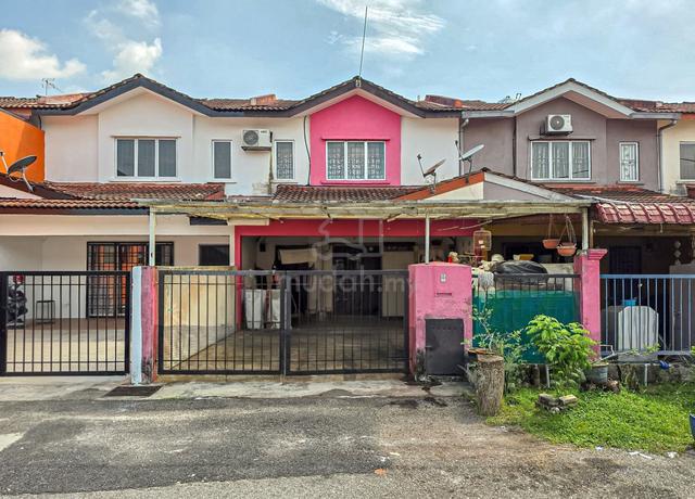 NICE UNIT+RENOVATED 2-Storey Terrace Desa Puteri 1