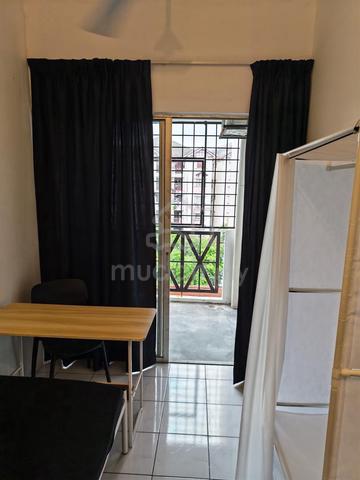 Bilik Lelaki with BALCONY Subang Airport Inc Utilities Free WIFI 1