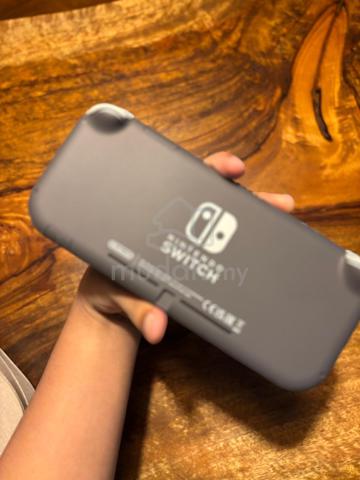 Nintendo Switch Lite - photo 2 of 2
