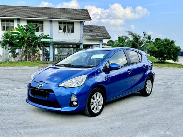 TOYOTA PRIUS c 1.5AT 2013 - 3