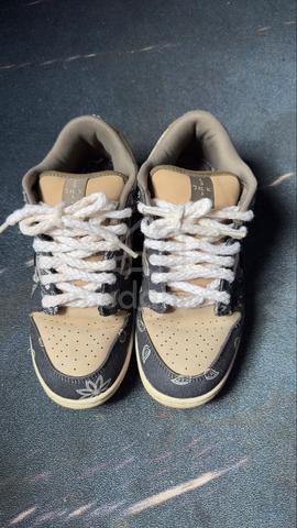 Nike sb dunk low travis scott - photo 2 of 5
