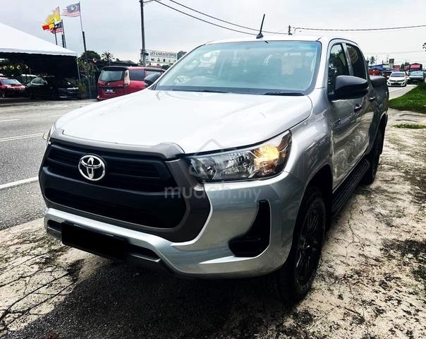 Toyota HILUX 2.4(A)REVO E D/C VNT 6PSD 4X4 Pickups - 1