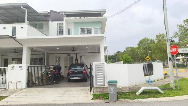 Corner Lot Double Storey Tiara Sendayan, Spacious & Renovated 1