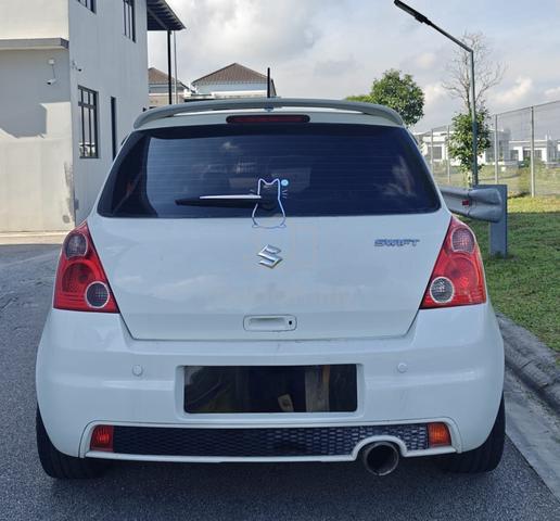 Suzuki SWIFT 1.5 (A) 2012 - 4
