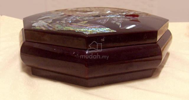 Mother-of-Pearl Lacquer Snack Tray (Korea) - photo 2 of 4