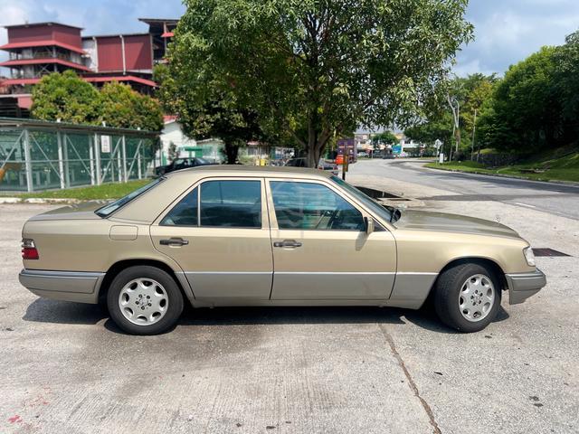 1994 Mercedes Benz W124 E220A (CKD) - 5
