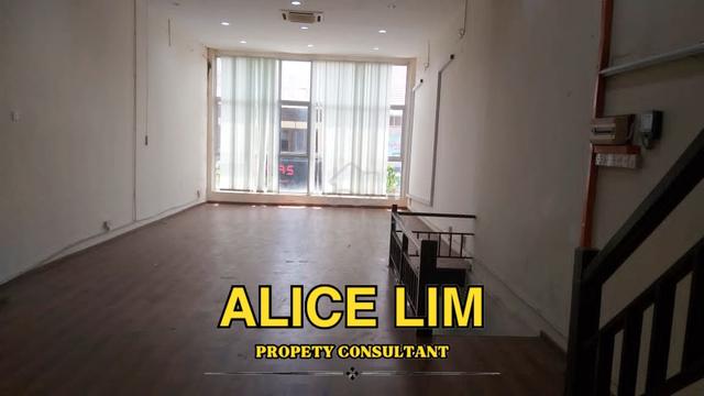 Heritage Area 3 storey commercial shop lot 4500sq At Georgetown Jetty 1